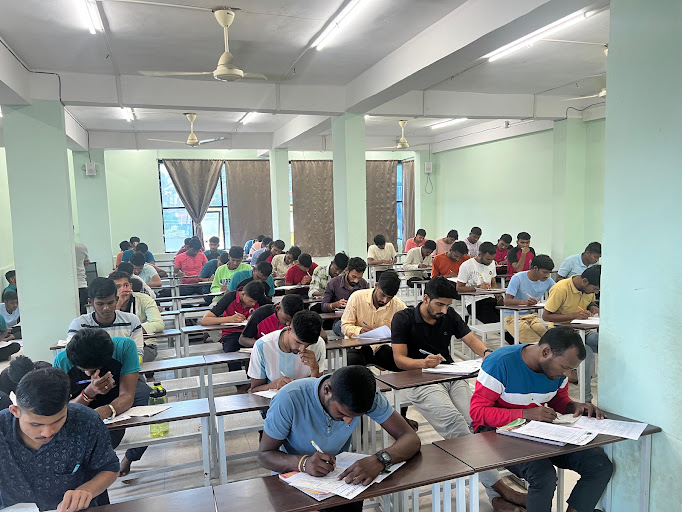 डिजिटल क्लासरूम व नियमित सराव परीक्षा